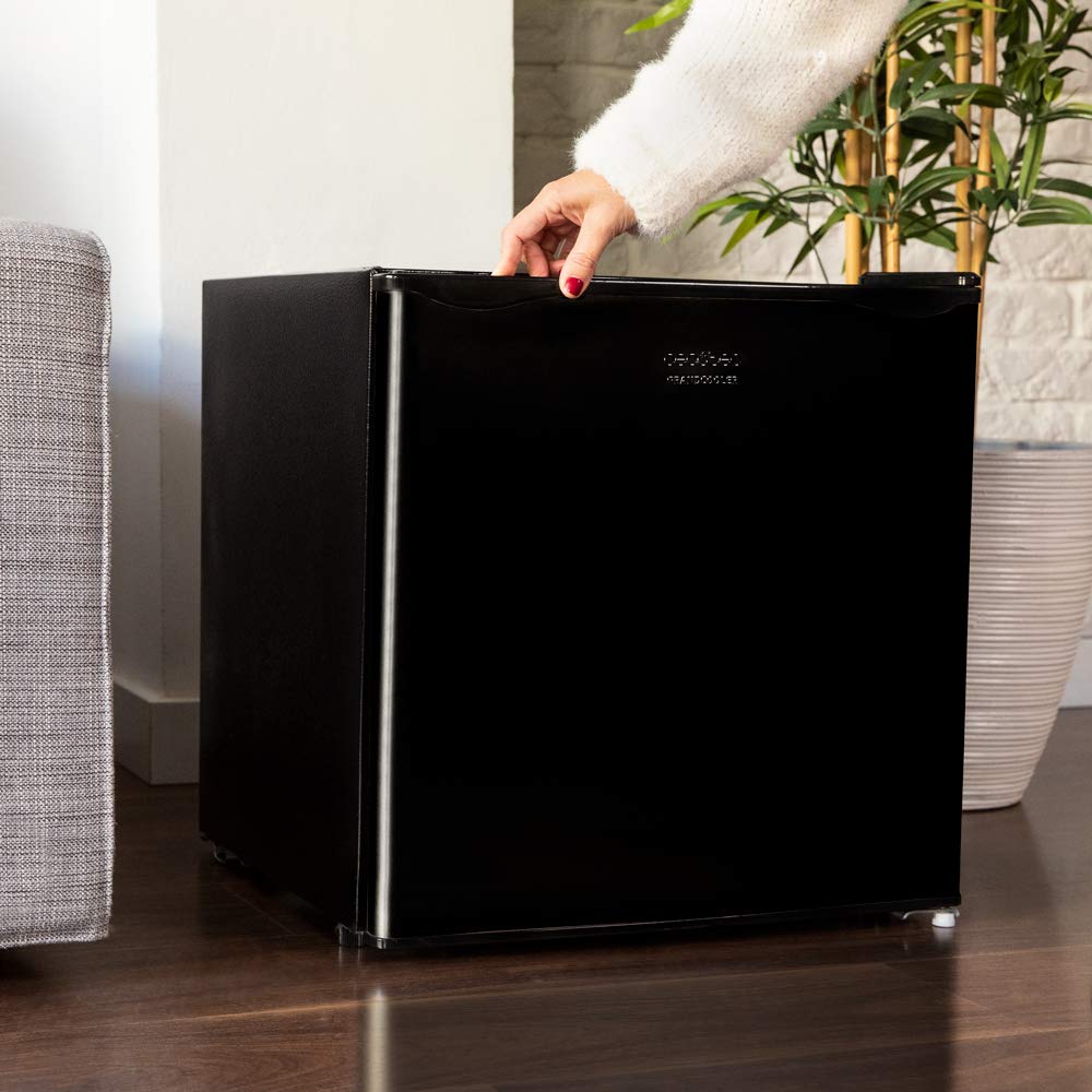 Frigorífico Cecotec GrandCooler 20000 – Mini Bar 46L Silencioso con Compartimento Congelador y Puerta Reversible, Negro