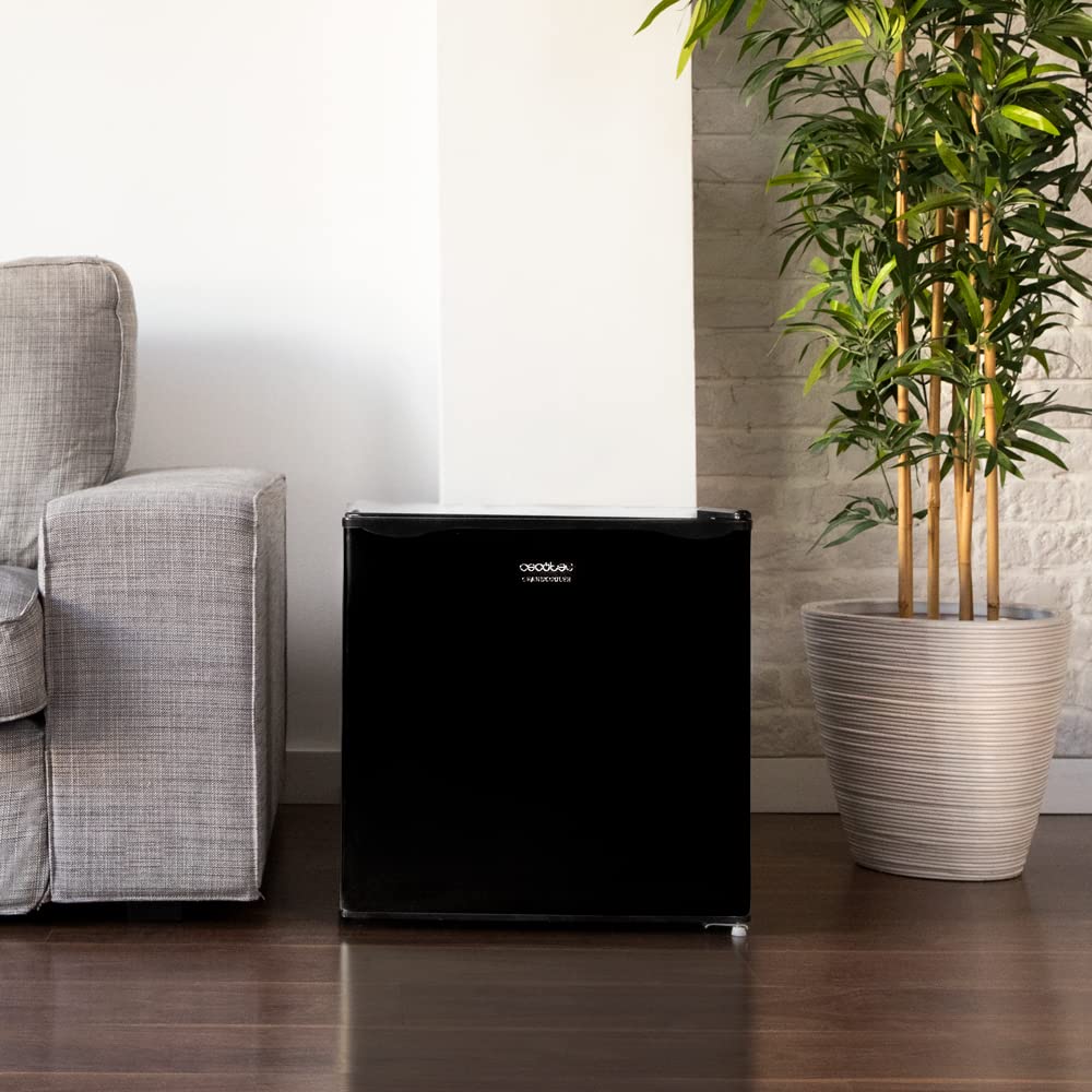 Frigorífico Cecotec GrandCooler 20000 – Mini Bar 46L Silencioso con Compartimento Congelador y Puerta Reversible, Negro