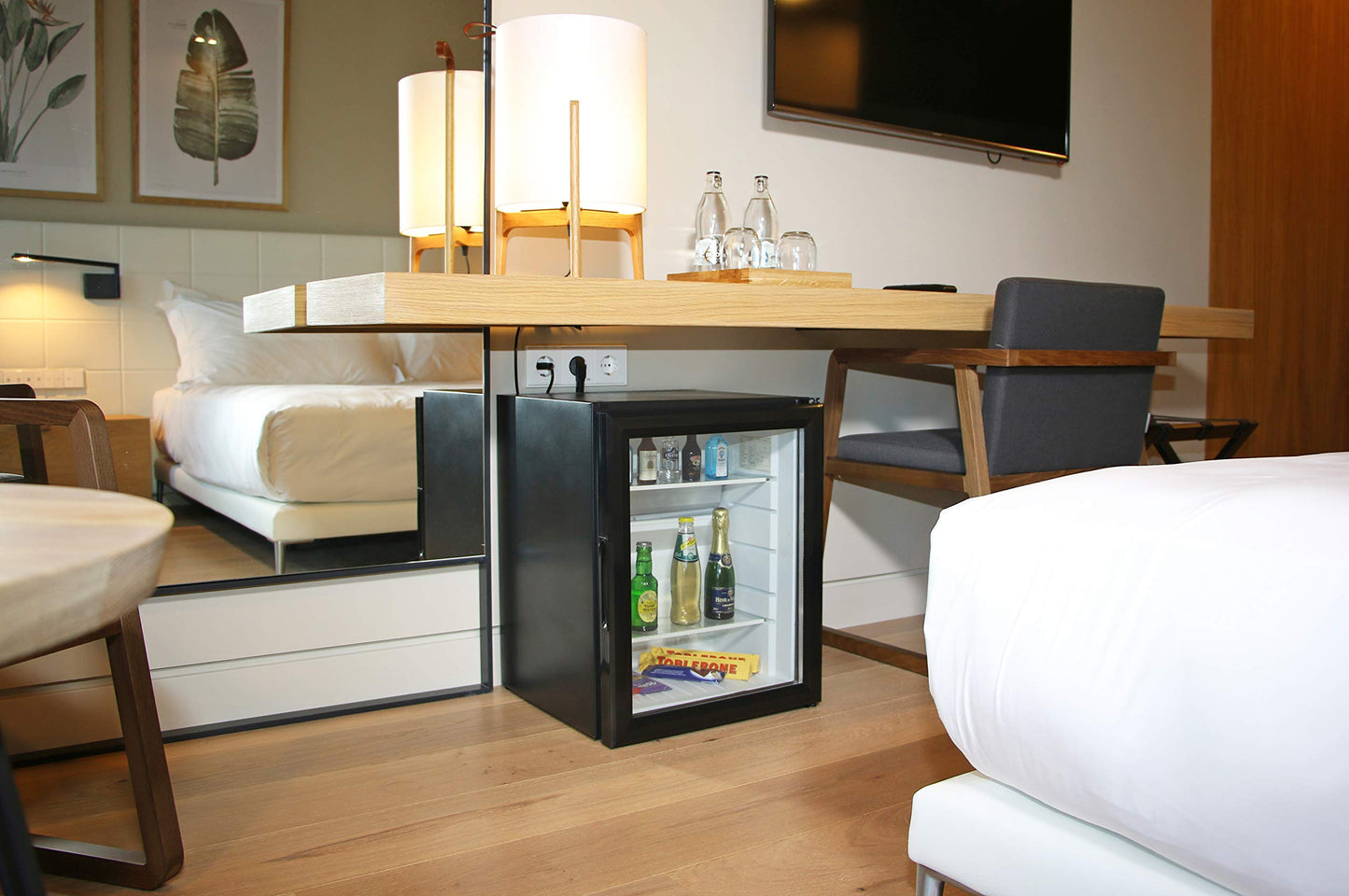 Minibar Arregui 40L – Silencioso, con Puerta de Cristal y Luz Interior LED